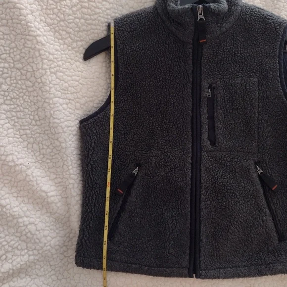 Abercrombie and Fitch Sherpa Vest - Picture 6 of 10